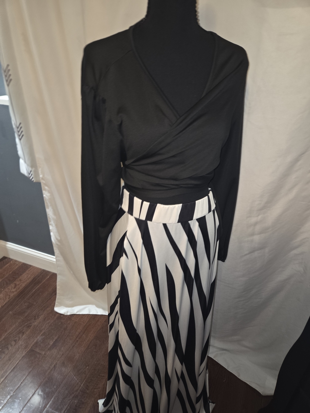 Black & White Zebra-Print Maxi Skirt - 0003
